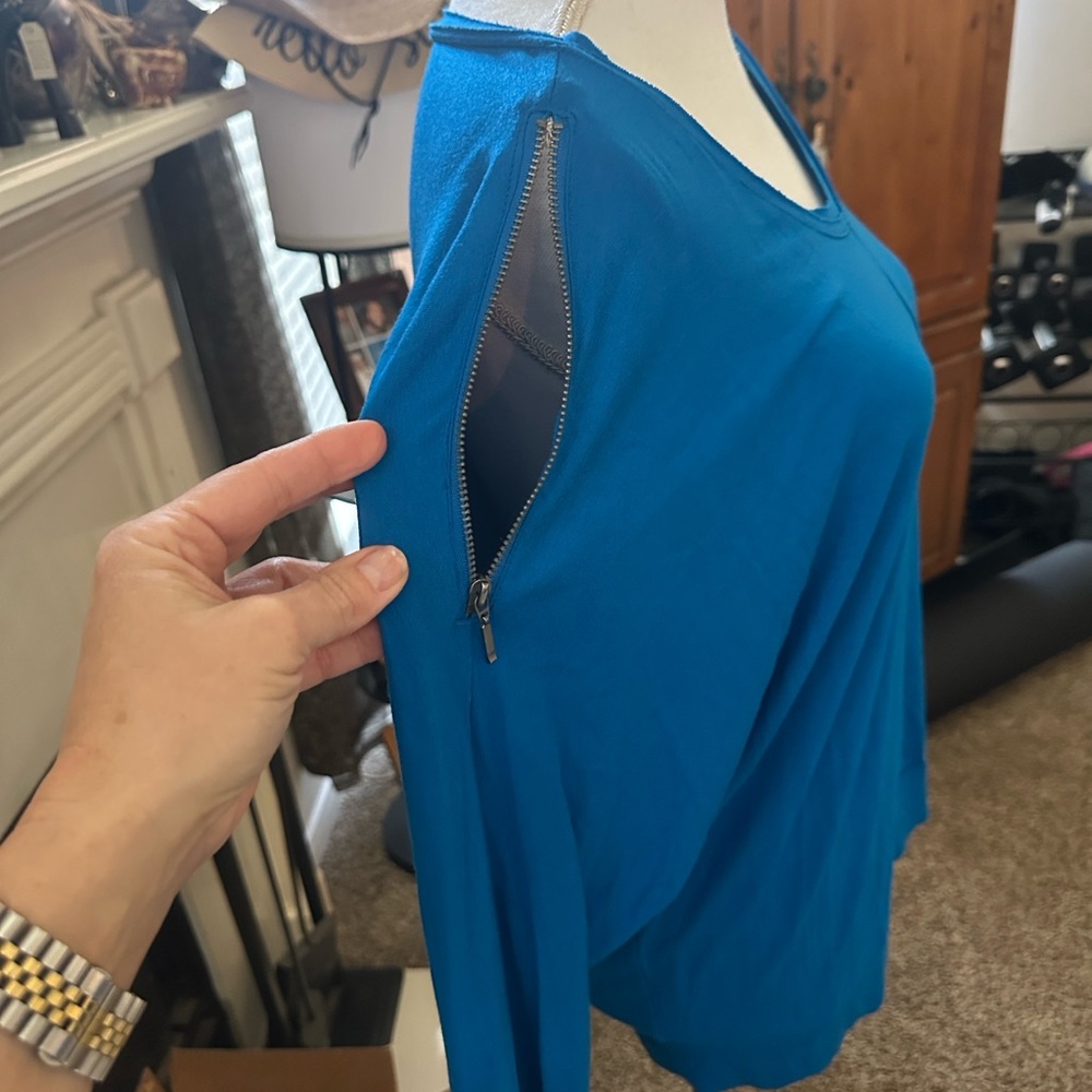 Chicos Vibrant Blue Long Sleeve Top Chicos Sz 2 - Picture 2 of 9